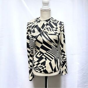 🌻ZARA  Fw21  Black & White Printed Front Pleated Viscose Blouse Size Small